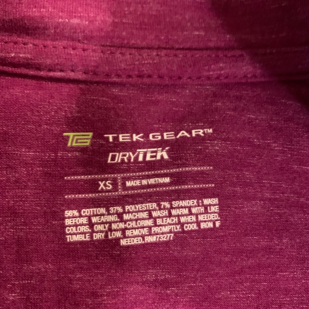 Like new Tek Gear magenta zipup jacket w/thumb holes, size XS - Picture 3 of 6